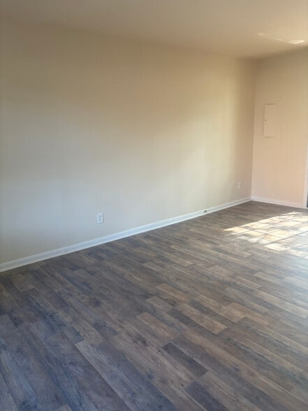 Building Photo - 46843 S Shangri-La Dr