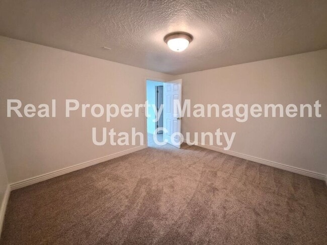 Building Photo - 75 E 1864 S St