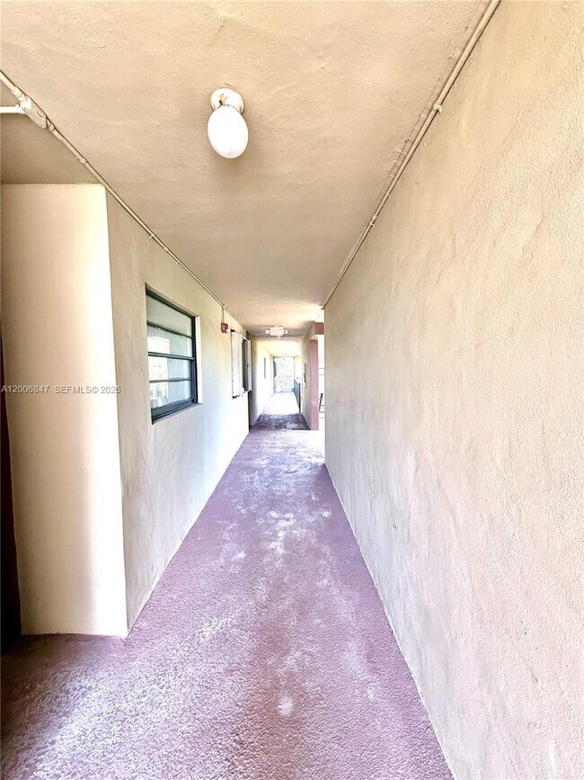 Building Photo - 10835 SW 112th Ave