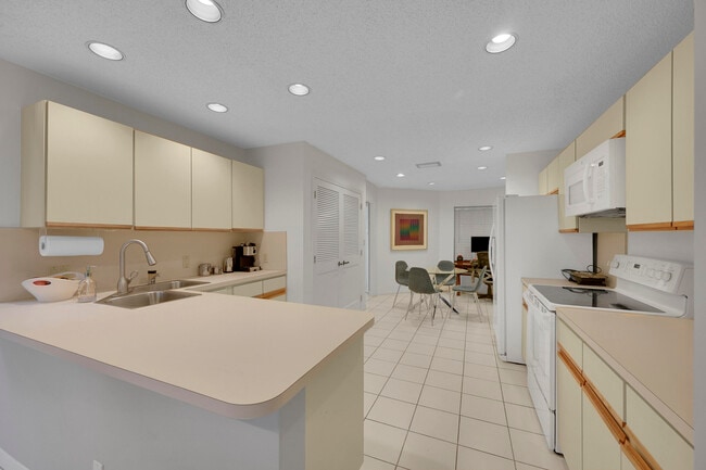 Building Photo - 17094 Boca Club Blvd