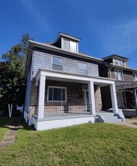 Building Photo - *Beautifully Updated & Spacious 6BD/1.5BA ...