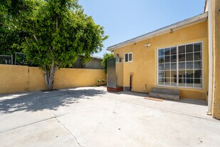 Building Photo - 2218 S Redondo Blvd