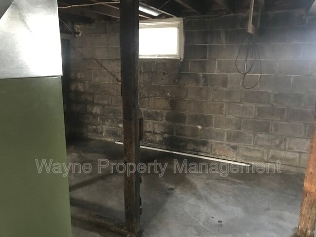 Building Photo - 503 NE 3rd St