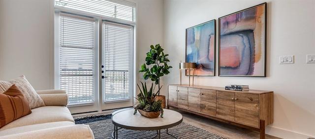 Building Photo - 650 E Sycamore St