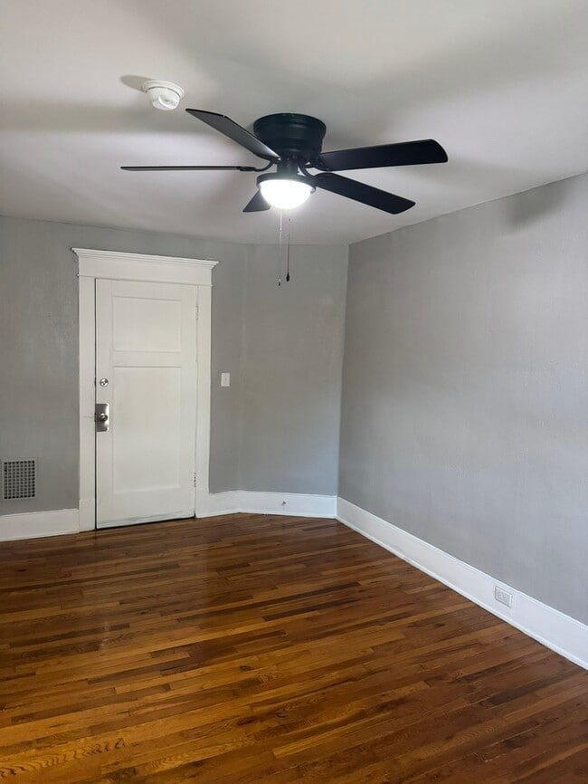 Building Photo - 1020 Sharpe Ave