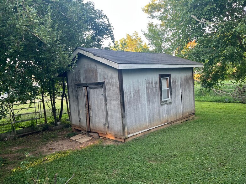 Building Photo - 2047 Horncastle Dr