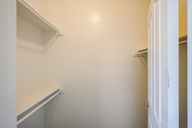 Building Photo - *GATED ENTRY*PRIME LOCATION*