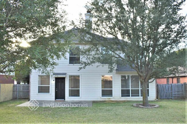 Building Photo - 2612 Briarcrest Dr