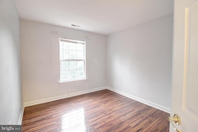 Building Photo - 9261 Ridgefield Cir