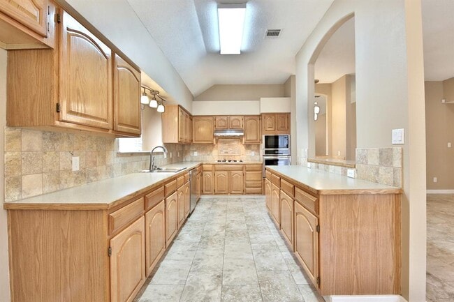 Building Photo - 13301 Tamayo Dr