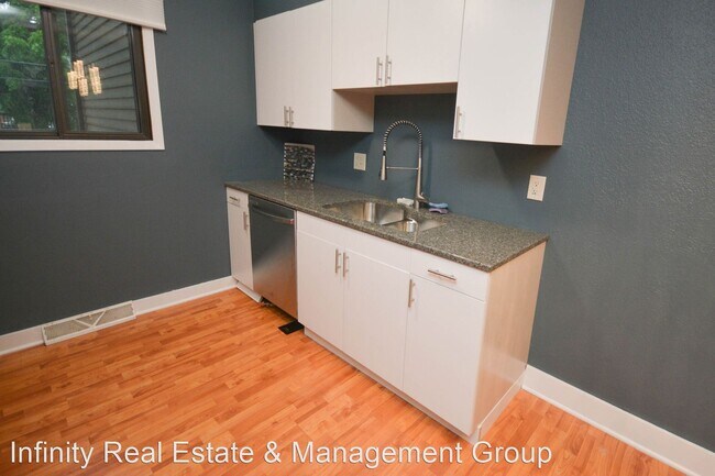 Building Photo - 3 br, 2 bath House - 1221 1st St SW #300