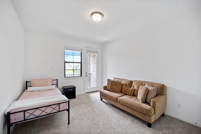 Building Photo - 3116 Gaylord Dr