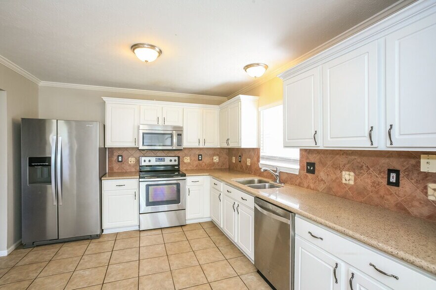 Building Photo - 11940 Jesterwood Dr