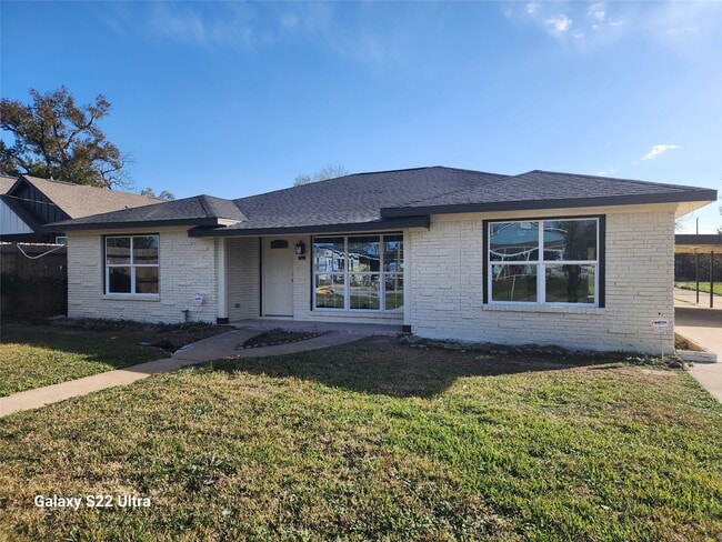 Building Photo - 702 McDaniel St