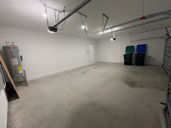 Building Photo - 3132 Country Side Dr