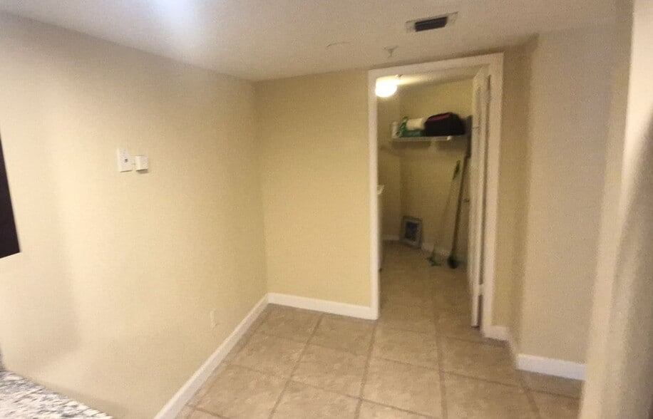 Building Photo - 820 Lavers Cir