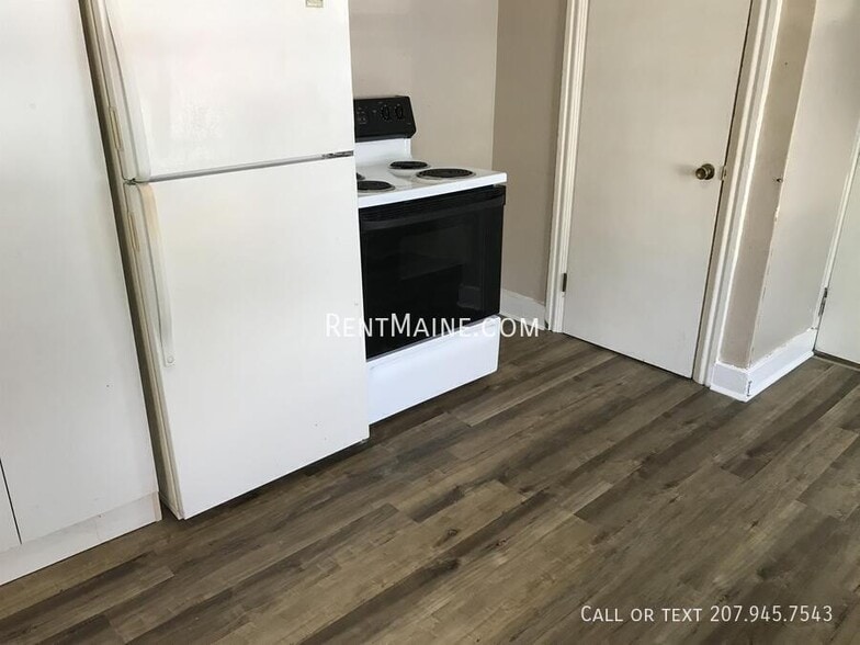 Building Photo - 8 Willow St