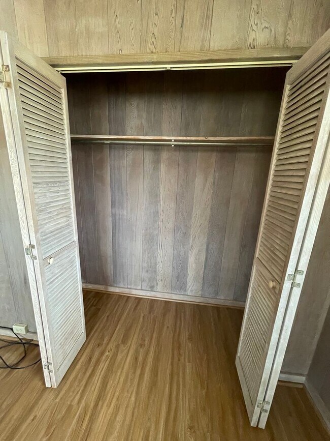 Building Photo - Newly Renovated Cozy Single house 2/2/1  next to Booth Park!