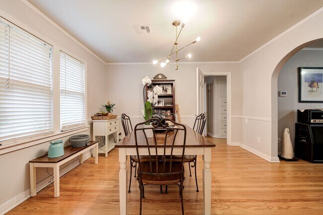 Building Photo - Updated 2 Bed 1 Bath in NW OKC