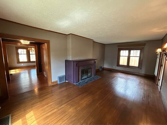 Building Photo - 600 W 26th St