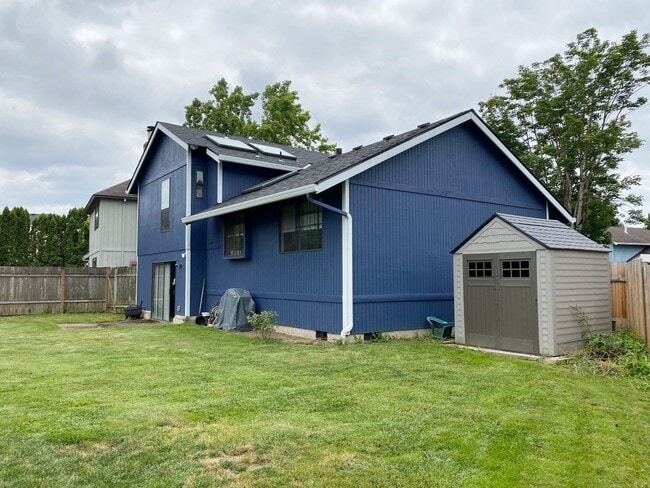 Building Photo - Lovely updated Bethany home