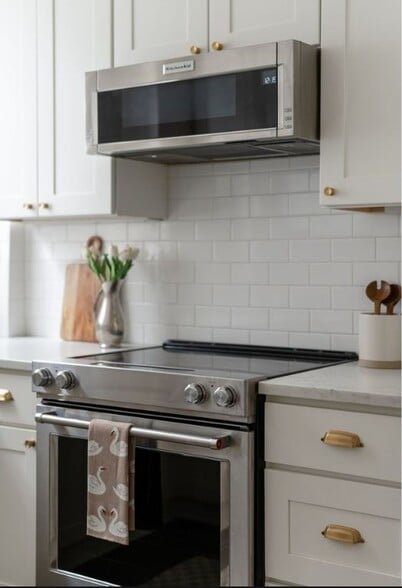 Building Photo - 410 NW 18th Ave