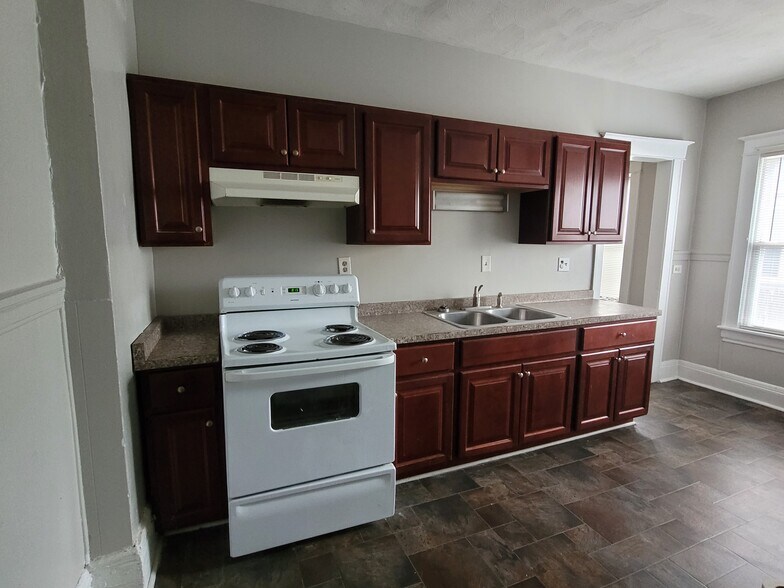 Building Photo - 307 Ridgeway Ave