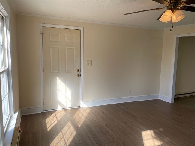 Building Photo - 1143