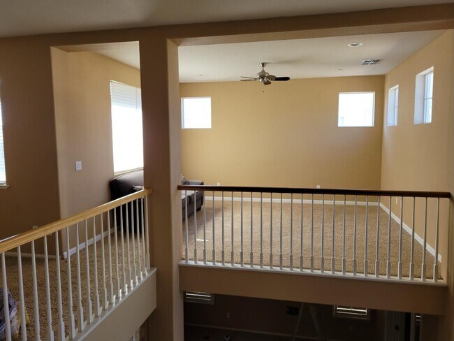 Building Photo - 1594 Dawnview Dr