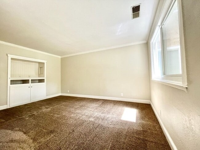 Interior Photo - **Pre-Leasing for Summer 2026** Great Ivy ...