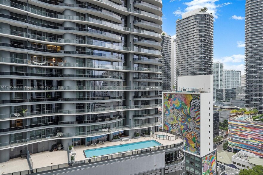 Building Photo - 1010 Brickell Ave