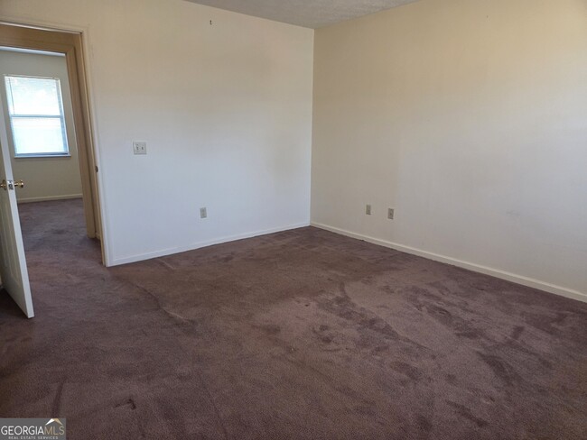 Building Photo - 300 Randolph Dr