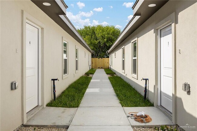 Building Photo - 30 Violet Ave W