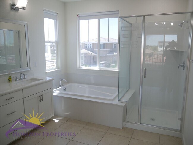 Building Photo - Modern Two-story 4 Bed 3.5 Bath 2,786 sqft...