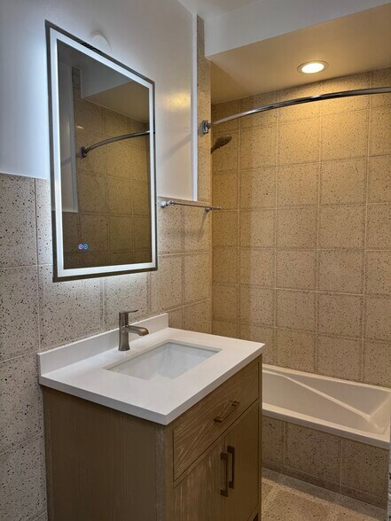 Full bath - 315-1 Park Ave