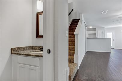 Building Photo - 243 W Forest Ave