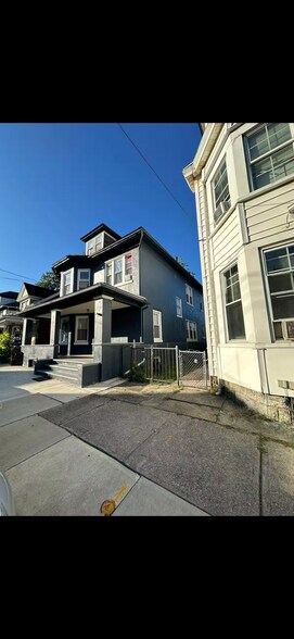 Building Photo - 281 Mercer St