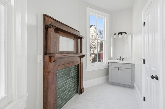 Building Photo - Treme Single