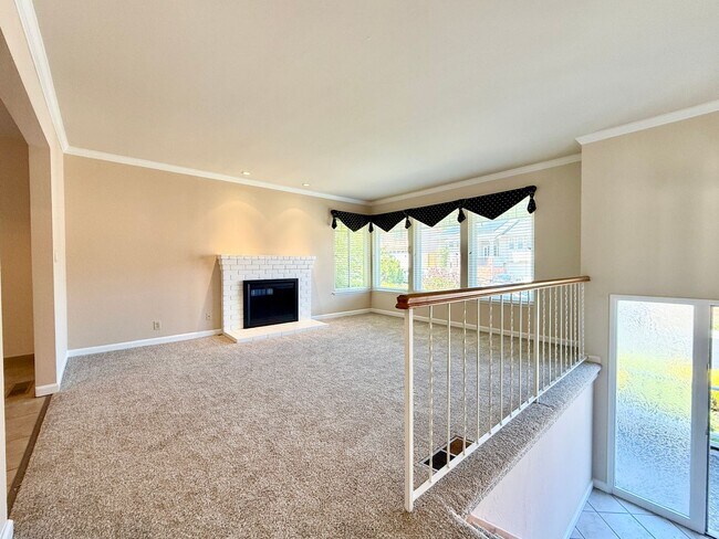 Building Photo - Single-Family Home in Park Pacifica - 3Bed/3Bath + 2 Bonus Rooms