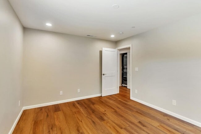 Building Photo - 1958 Woodside Rd