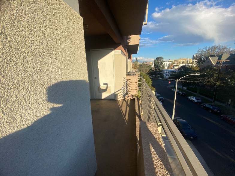 Building Photo - 332 S Virgil Ave