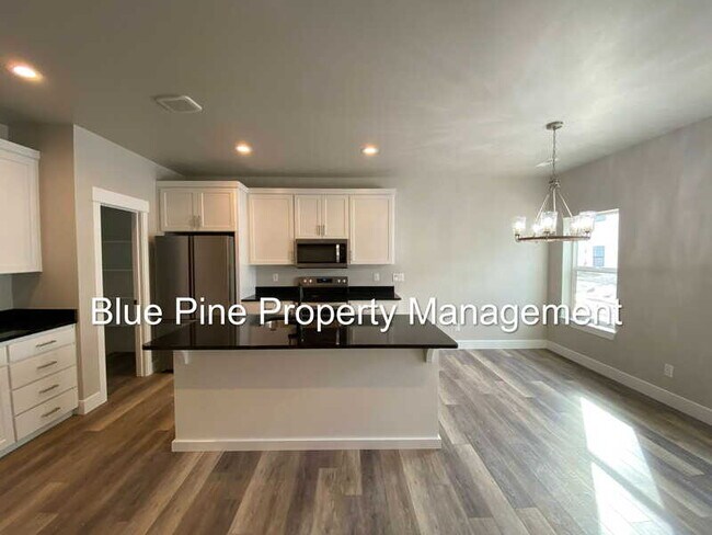 Building Photo - 2890 Sunburst Dr