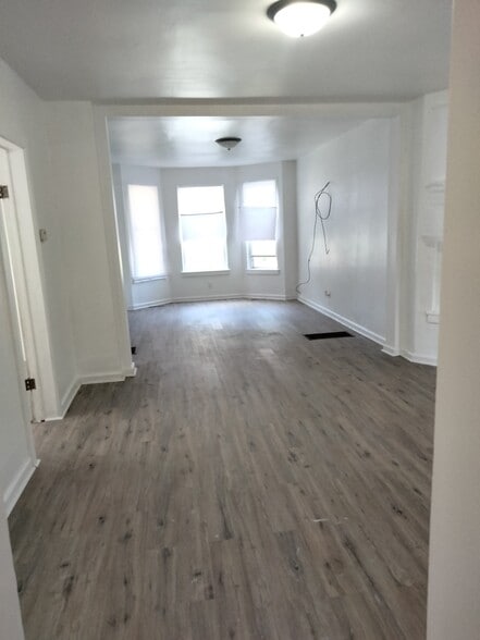 Bedroom to left - 4203 W Maypole Ave