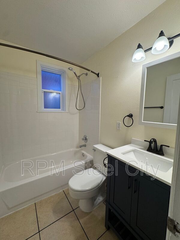 Building Photo - 908 Spruce St