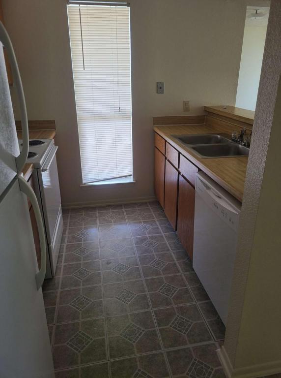 Building Photo - 784 Oak Hill Dr