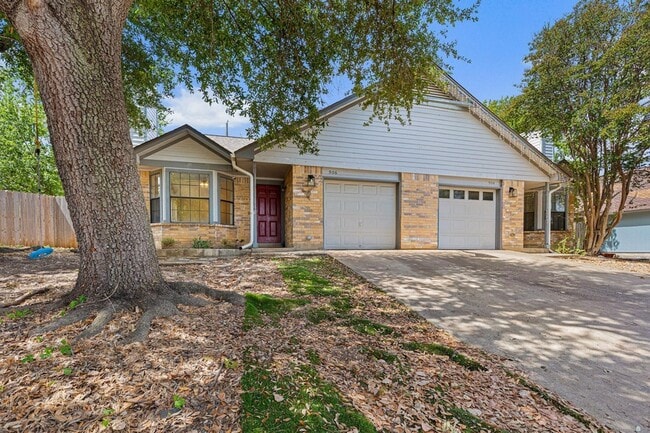 Building Photo - 906 Oleander Ln