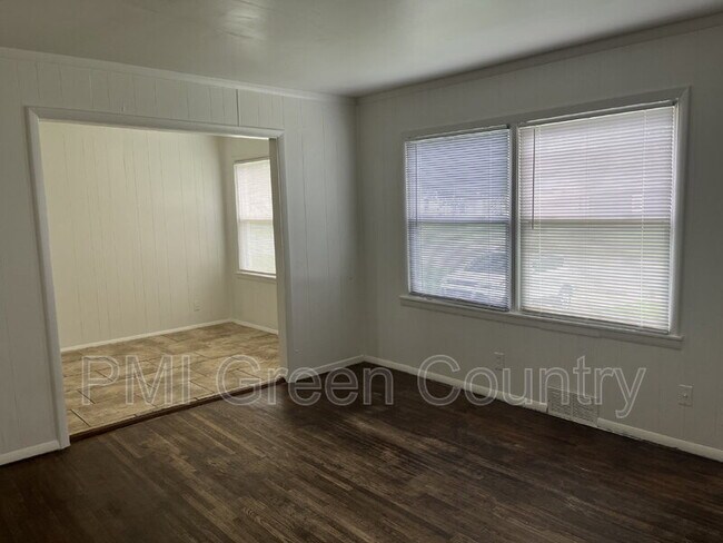 Building Photo - 4338 N Hartford Ave