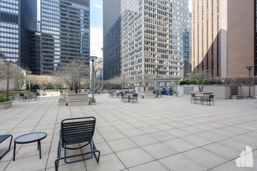 Building Photo - 222 N Columbus Dr