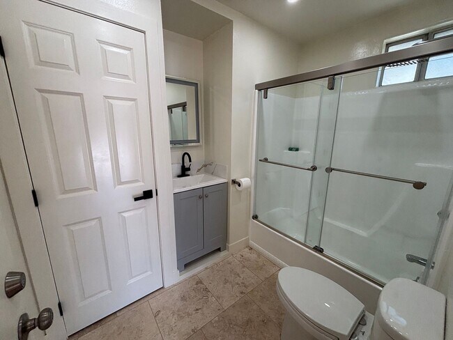 Building Photo - Single-Story 3-Bedroom Pool Home with RV P...