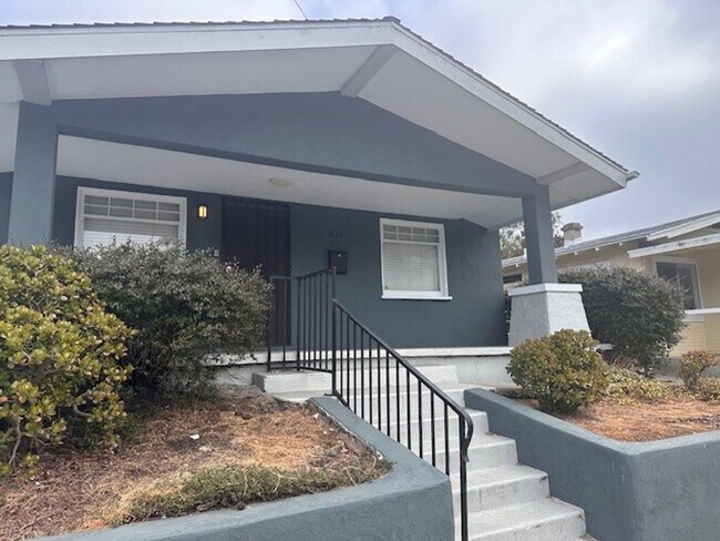 Building Photo - Newly Remodeled 2BR/2BA House in Hillcrest...